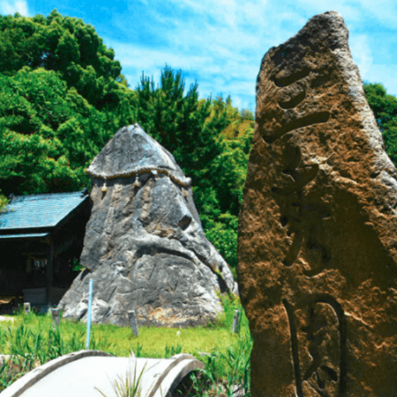 生名　三秀園立石（メンヒル）